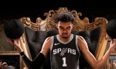 开云体育-马刺队老将重伤告别赛季，球队冲击季后赛生机渺茫