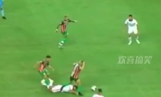 开云下载-绿茵场上球员奋力拼抢，实力不相上下