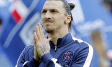 开云APP-那些被风吹走的翅膀，在英超的夜晚归来