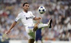 开云体育app-卡塔尔之夜，F1争冠战中的足球防守哲学—锁死莱比锡红牛的启示