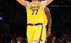 开云体育app-湖人客场负于掘金，詹姆斯状态低迷