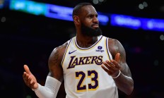 开云体育下载-勇士队主场大胜湖人，库里发挥出色