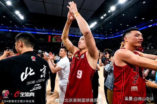 北京首钢男篮在主场击败了湖北队