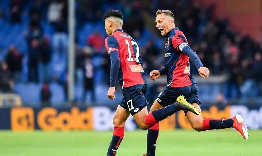 关于热那亚球员前插突破，协助球队得分的信息