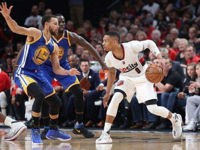 拓荒者客场大胜尼克斯，利拉德砍下全场最高31分