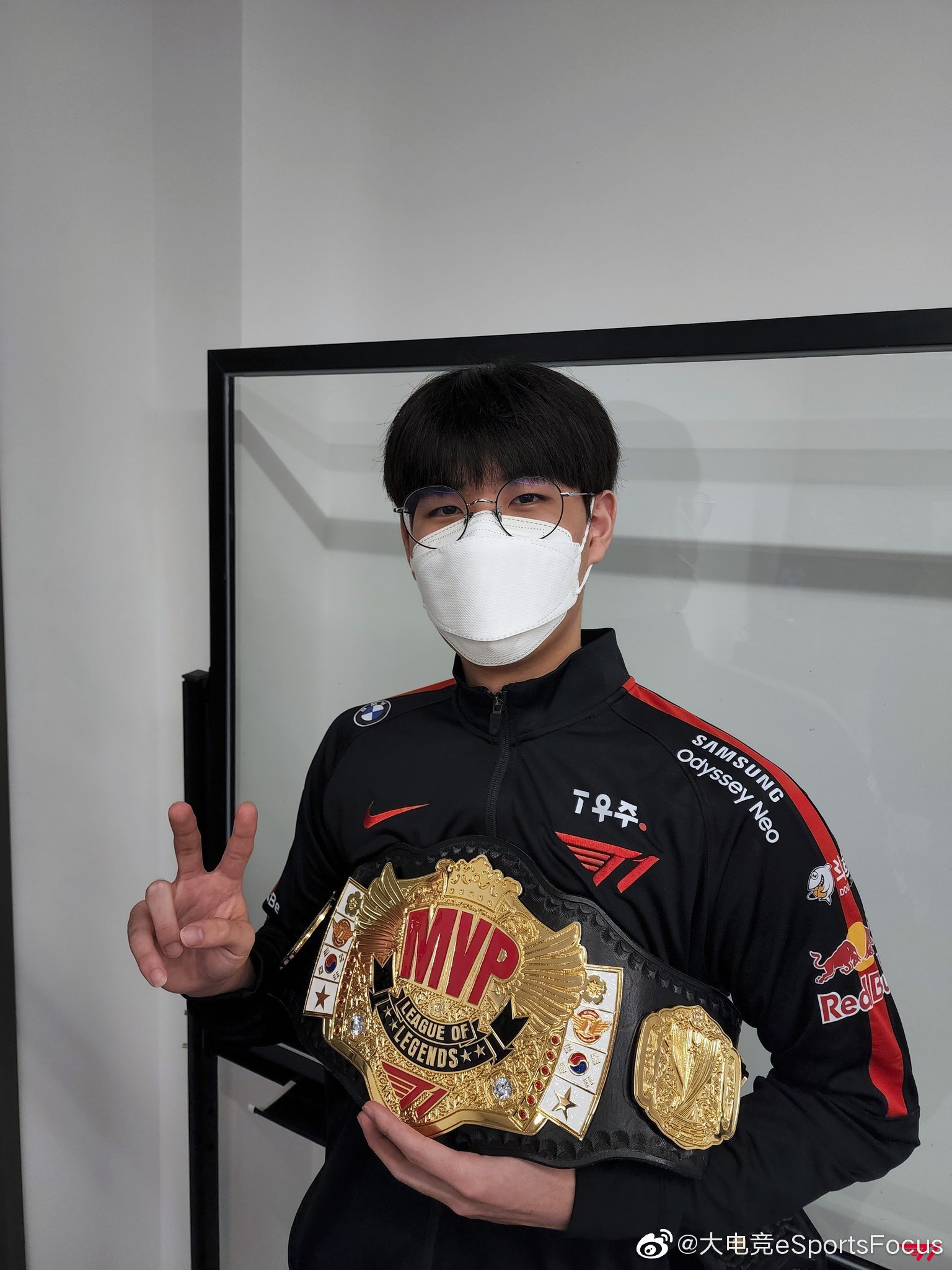 DFM血洗BLG，Peanut单局斩获MVP激烈交锋八强赛，留下经典瞬间的简单介绍