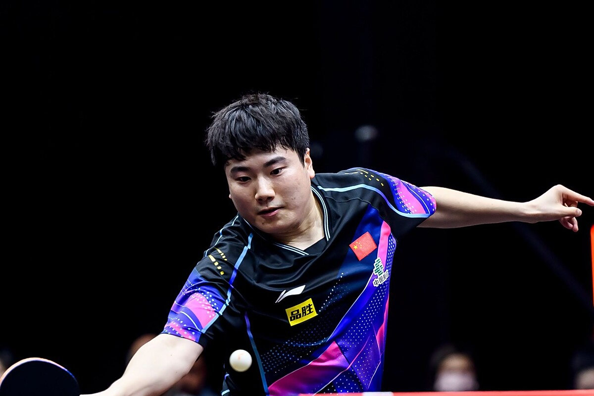 包含V5血洗KT，Doinb极限生还后反打宿敌对决入围赛，锁定晋级资格的词条