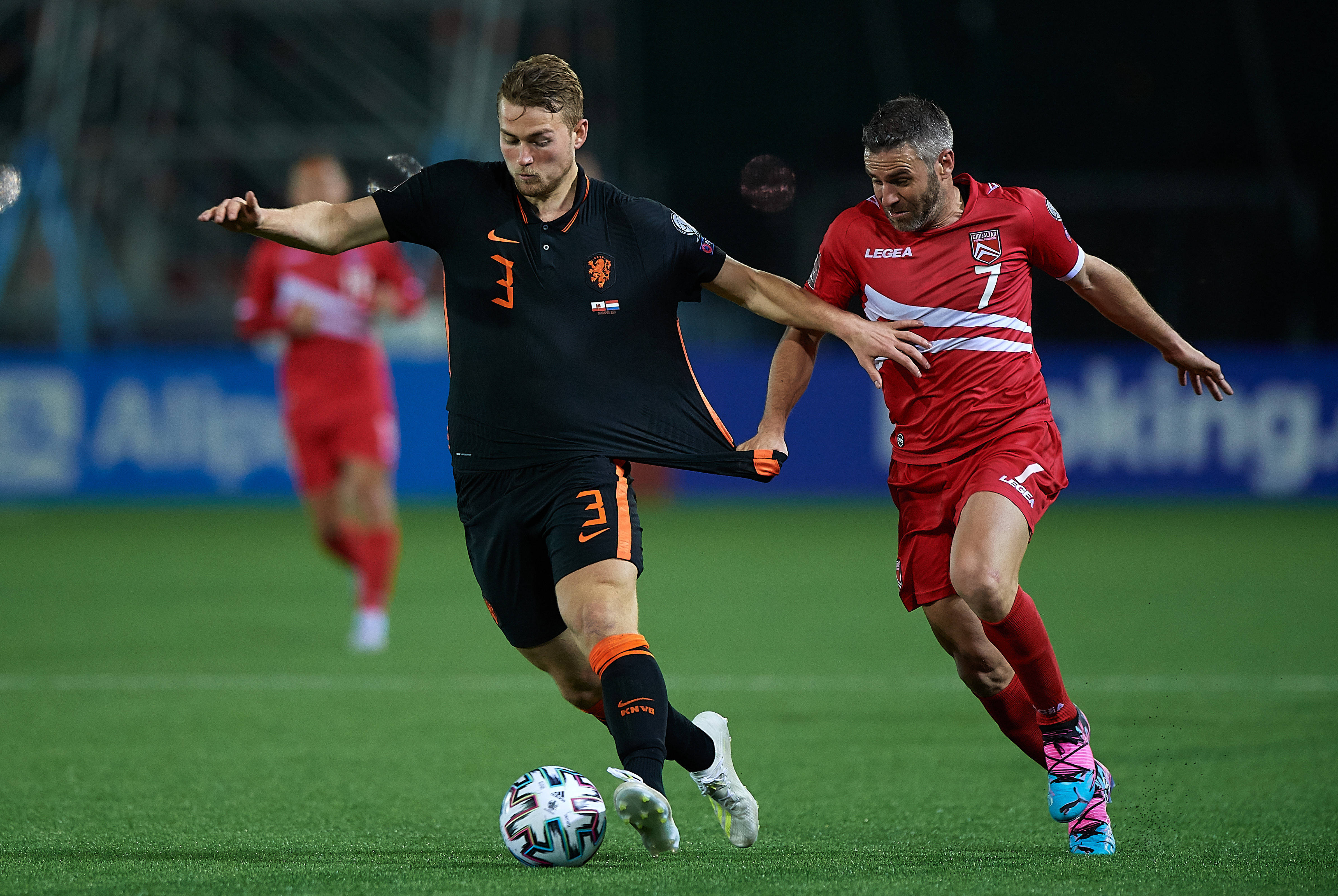 荷兰队在欧预赛中表现出色引起关注