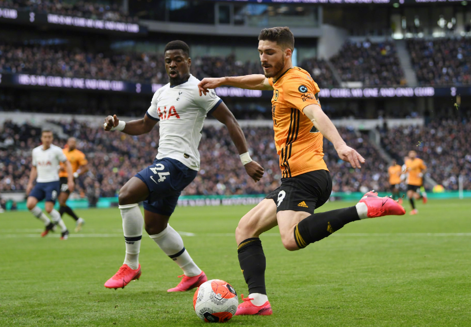 武汉卓尔客场惊险逆转，终结连败