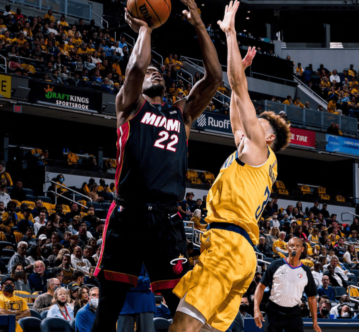 武汉卓尔客场惊险逆转，终结连败