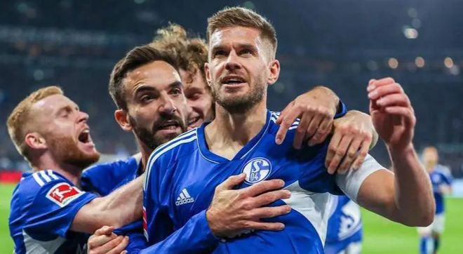 汉诺威96主场战胜慕尼黑竞技，摆脱连败的简单介绍