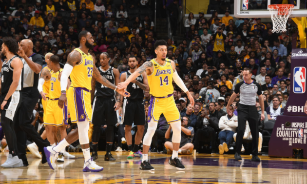 马刺横扫深圳队,浓眉哥扛起全队的简单介绍 马刺横扫深圳队,浓眉哥扛起全队的简单介绍