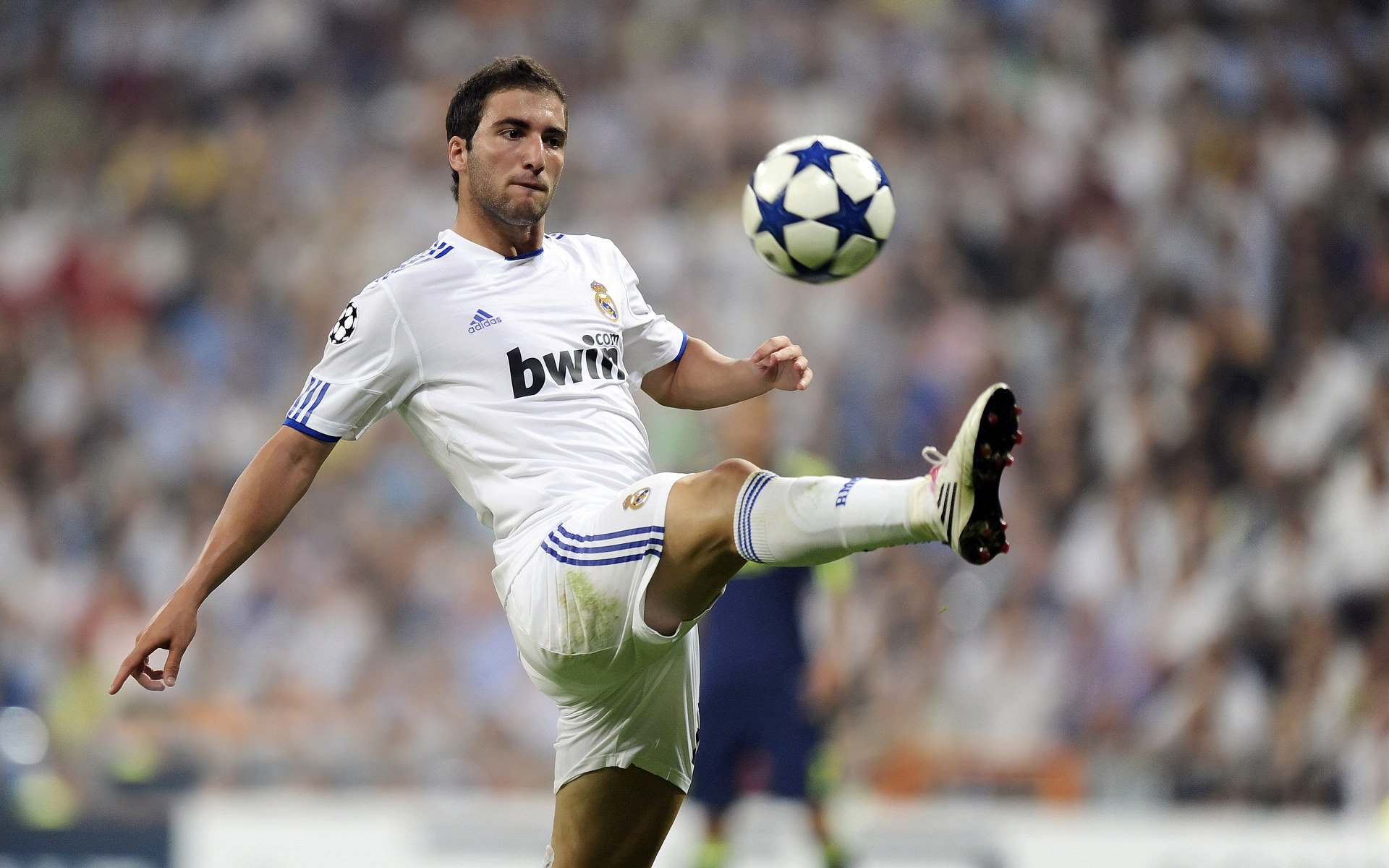 卡塔尔之夜，F1争冠战中的足球防守哲学—锁死莱比锡红牛的启示