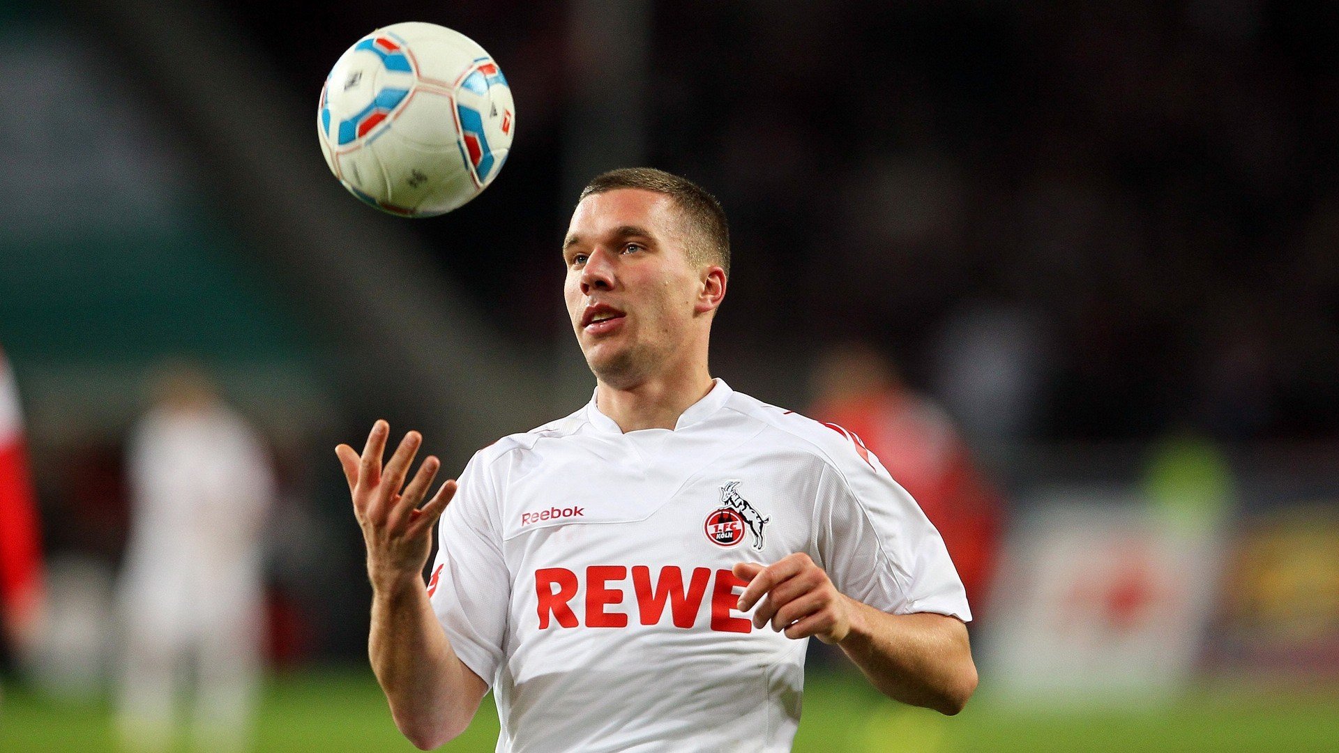 绿茵封锁线,欧冠决赛的战术博弈与洪都拉斯-智利外交风云