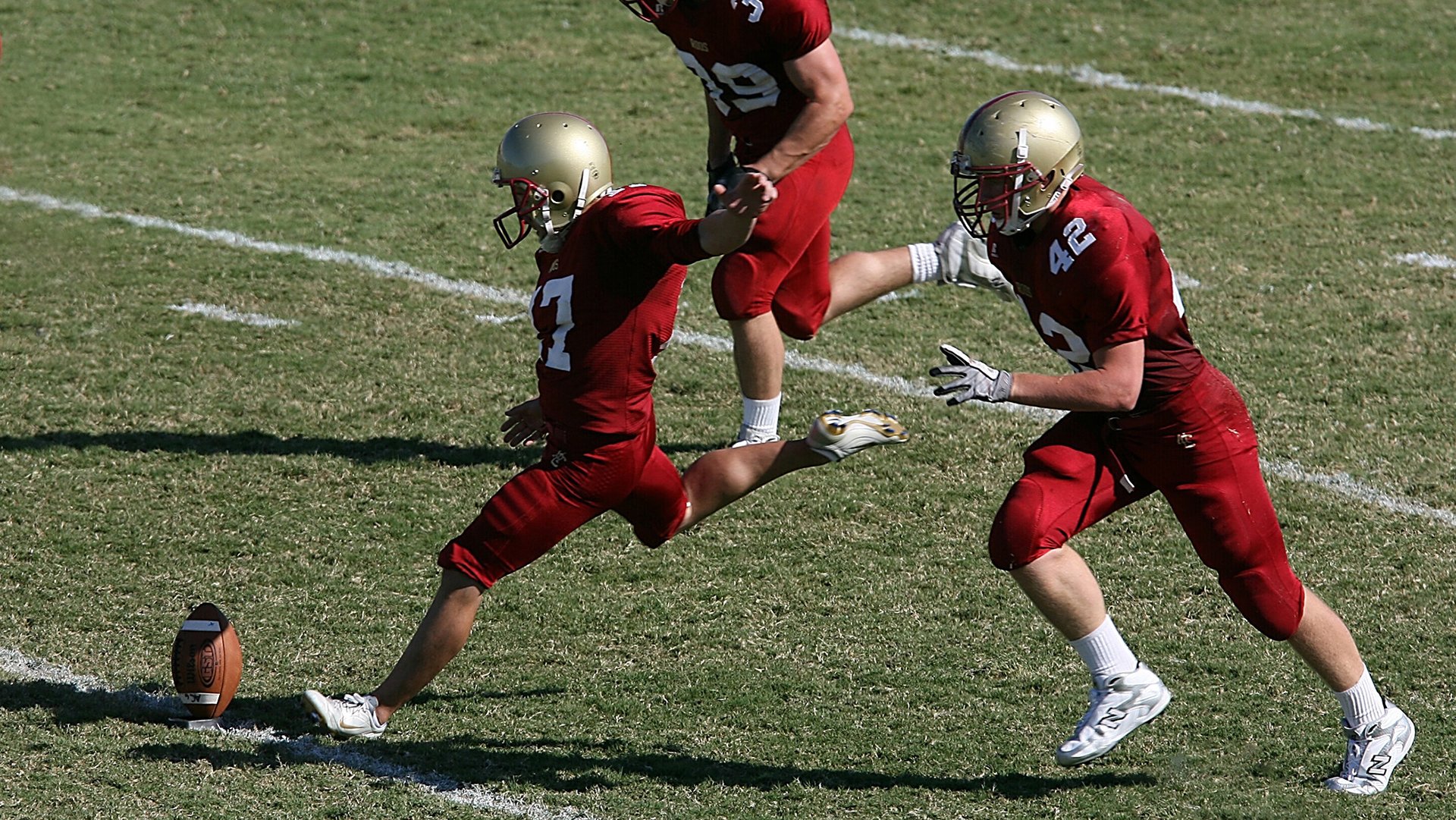 硬地狂澜与青草挽歌,阿尔卡拉斯的澳网碾压温网时代已至?