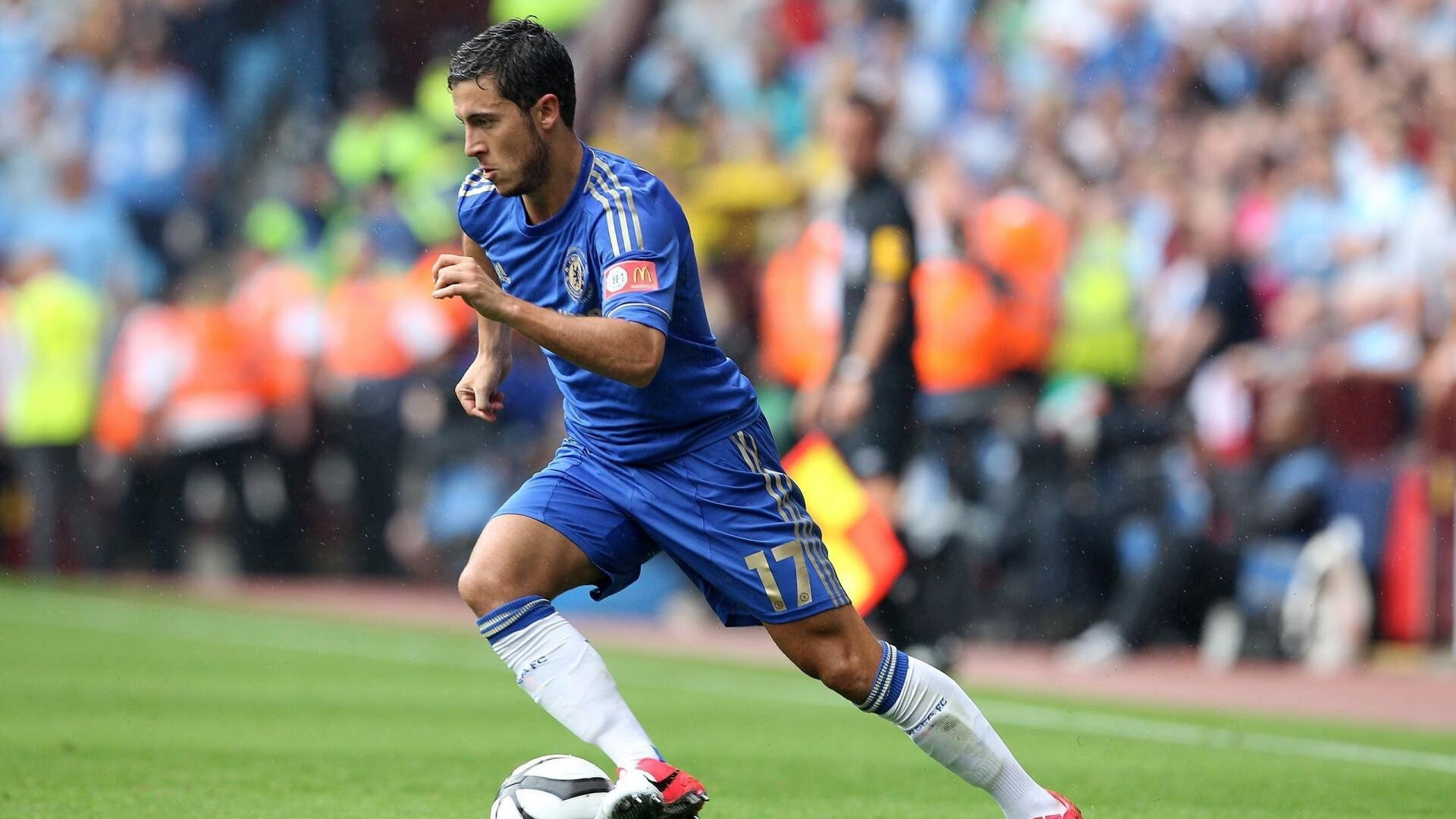 这是一篇为您定制的文章。为了满足唯一性的要求，我将视角从普通的体育报道中抽离，试图从英雄主义与国家图腾的象征意义切入，赋予萨内统治全场一种超越数据、关乎血脉与意志的文学色彩